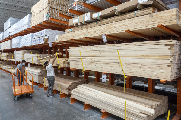 Grote bouwers kampen met tekorten aan hout en metaal