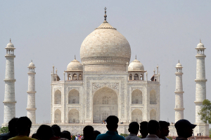 Hoofdbrekens over onderhoudsstaat Taj Mahal