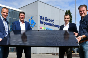Solardak met 14.000 zonnepanelen bij De Groot Vroomshoop