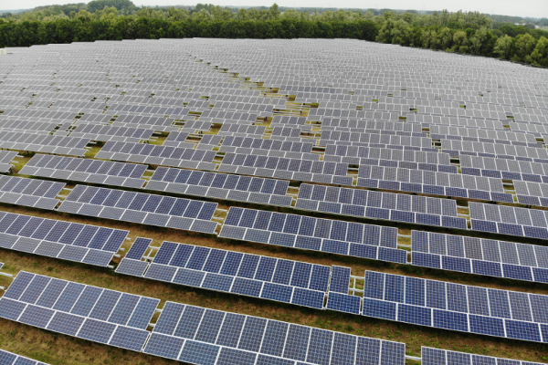 Solarpark Azewijn wekt groene stroom op voor Wienerberger 