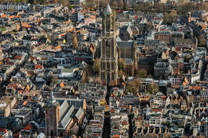 Utrecht viert dat bovenste deel Domtoren weer te zien is
